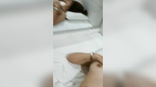 Được con bạn thân nằm im cho địt