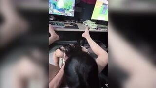 Nứng cặc thì nhờ bạn thân bú cặc tại quán nét tí thì nát lồn