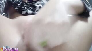 Em gái 2k9 không lông lẻn vào nhà tắm thủ dâm p5