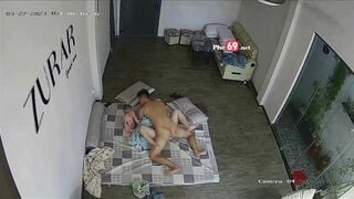 Hack cam thấy cảnh địt nhau khi đang giữ con nhỏ