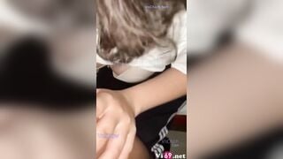 Em nữ sinh vú to trong bộ đồng phục thể dục nuốt tinh ngon lành - Sex Việt Nam