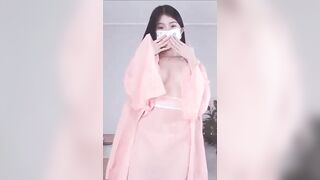 Gái Hàn quốc vú to dâm đãng khiêu dâm