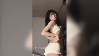 Ngon vl, Siêu phẩm E gái vú to kính cận chát sex địt nhau sướng vl ra