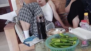 Áo trắng làm a lo lắng