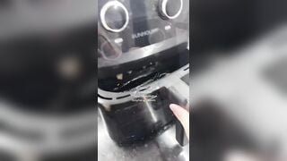 Em huyền vú bự em vào bếp
