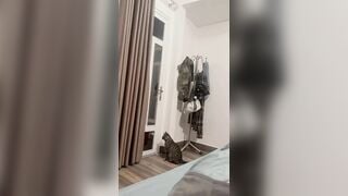 Mệt mỏi thuê cái phòng nghỉ ngơi một đêm thôi mà sao thấy áp lực qá!