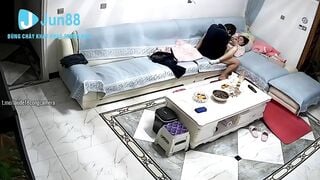 Bố check cam phát hiện con trai djt bạn thân khác giới trên sofa