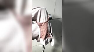 Quần lót gái xinh chảy dâm thuỷ ướt lol