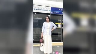 Anh mới dạo đầu thôi mà em đã cong người co giật sung sướng