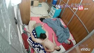 Giữ con nhỏ nữa đêm vợ nứng quá đè chồng ra bú cặc rồi địt sướng vl ra
