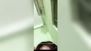 Gái xinh show vú to
