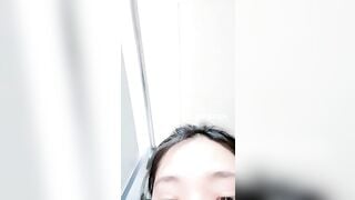 Nữ sinh vú căng mu cao