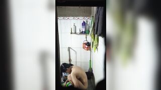 Quay lén nhỏ e dáng ngon tắm rửa lồn p6