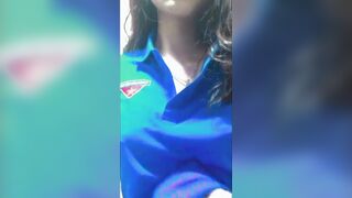Em mặc áo nghiệp đoàn khoe bộ ngực căng tròn