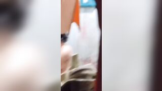 Quay lén chị gái tắm