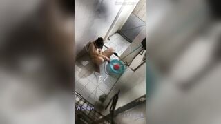 Quay lén e hàng xóm đi tắm thủ dâm bằng vòi nước lên đỉnh rên rjr