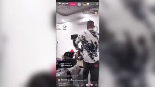 Full clip vợ long9 ngón lộ lồn lông trên live Tiktok