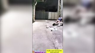 Ông chú bụng phệ đụ bé gái vô gia cư ngủ ngoài đường 2
