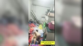 Quay lén đứa bạn cùng phòng dắt trai về đụ 2