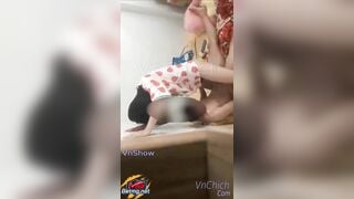 Full Mặt nữ sinh Hutech Lồn ngon djt nhau vs Bác Bảo Vệ xin tiền