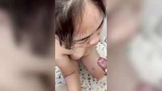 MBBg muốn tắm suối nên xuất tinh đầy mặt ướt hết người