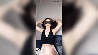 Bé thảo 93 show vú p1