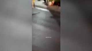 Full Clip Gái Nước Ngoài (Nga) Khoả Thân Đi Bộ Giữa Phố Nha Trang