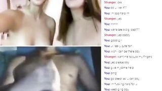 Biểu cảm ngơ ngác của 2 e teen lần đầu thấy cu, Bị dụ vạch lồn vú ra thủ