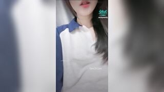 Clip hot Đang Học Bài Thì Người Yêu Đòi Cho Xem Vú