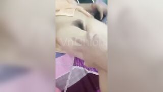 Độc lạ, Được bạn thân nhờ bôi thuốc ở lồn rỉ cả nhớt ở lồn ra