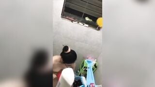 Tổng hợp các clip quay gái đi tắm bị phát hiện chửi p2