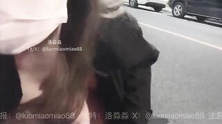 em gái khỏa thân ngoài đường
