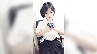 Em rau non học sinh China tập tành livestream thủ dâm