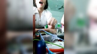 Địt em nhân viên thực tập mới lớn lúc nghỉ trưa sướng vl ra