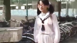 Cô gái mặt đồ xuyên thấu đi dạo