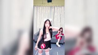 Mấy Bé Bên TikTok Trung Quốc Giờ Nhận Cả Kèo Tụt Quần Áo Nháy Sexy Trên Live. Phần 4