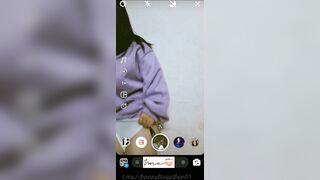 E gái tự check hàng trước khi đi public lồn cho thiên hạ xem