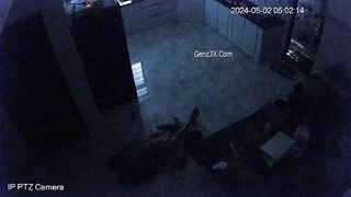 Clip Hot Bố Dượng Đang Địt Chị Gái Thì Em Gái Trong Phòng Bước Ra