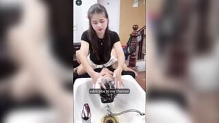 Đi gội đầu trên mà đầu dưới cứ dựng đứng lên muốn được vuốt ve