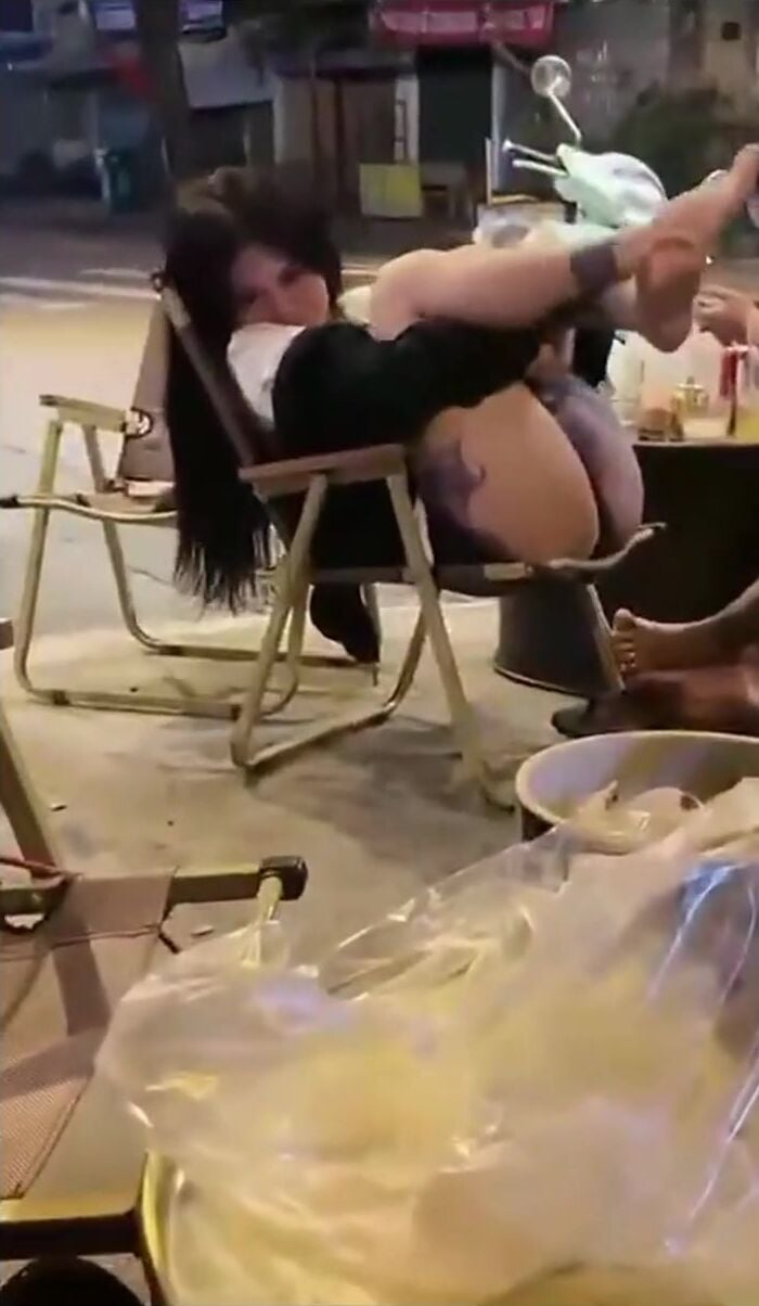 nhỏ lm bên tiệm xăm nè!!! dăm