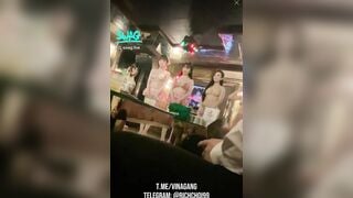 Thác loạn, Sếp lớn gọi 3 e nhân viên djt nhau nhét bia vào lồn ở karaoke