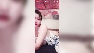 Nằm hẩy lồn nứng hết cả cu