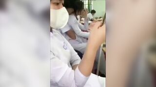 Học sinh mò nhau ngay tại lớp