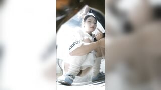 Đi đái cũng đưa nhau đi, không biết thế giới ngoài kia họ yêu nhau kiểu gì 2