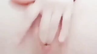 Gái xinh mới lớn lồn đẹp thủ dâm