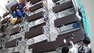 Học sinh vô tư quan hệ trong lớp học