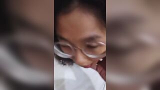 Bú lỗ đít em sinh viên đeo kính cận dâm đãng hàng ngon