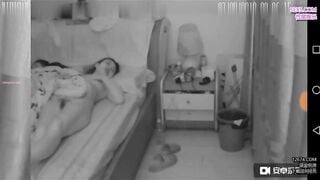 Canh con ngủ say mẹ lén thủ dâm