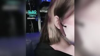E streamer Trả kèo móc lồn trong quán net bị người lạ phát hiện