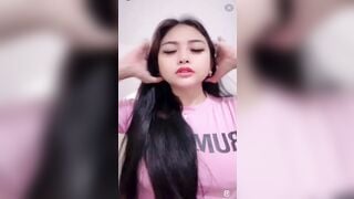 Em gái chubby đang live thủ dâm khoe hàng thì bị em trai phát hiện